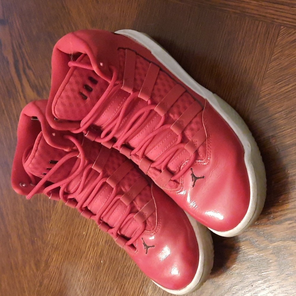 Red Youth Jordan Nike